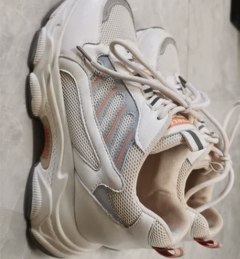 内增高鞋，估计得有五六厘米增高，36码，2...