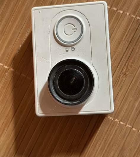小蚁运动相机，拆开一直放着了没用过，有两个...