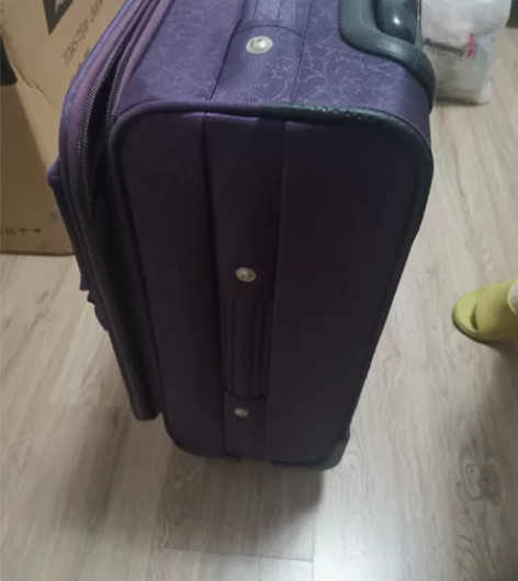 拉杆箱，带万向轮，六成新，40元，不包邮 ...