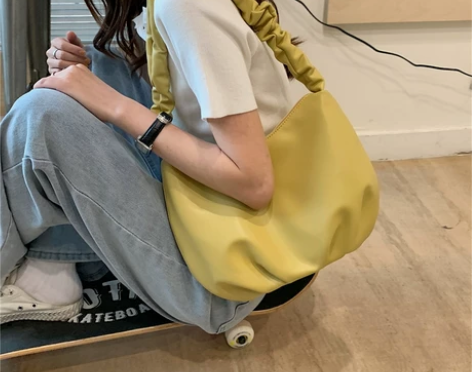 包包女2022夏季新款褶皱单肩包云朵包托特...