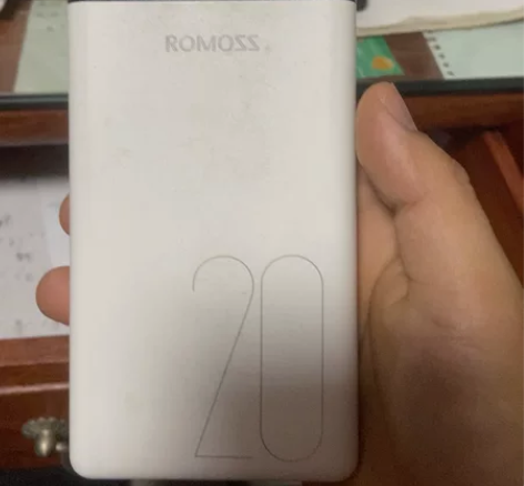 罗马仕充电宝2000,半新 感兴趣的话点“...