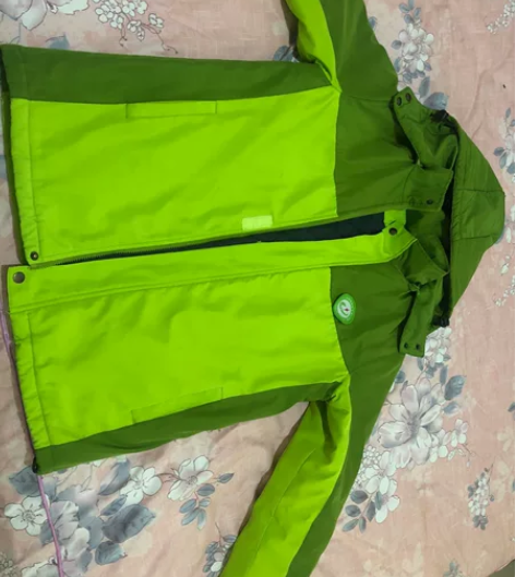 抚州一中冬季校服 尺码175 帽子拉链损坏...