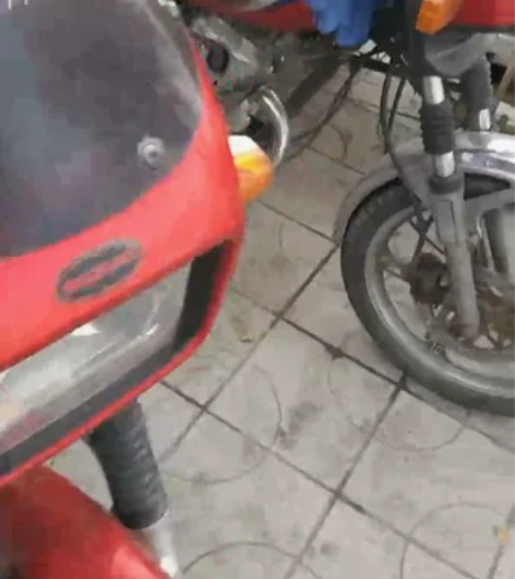 自家闲置两台摩托车，一台铃木钻豹125K，...