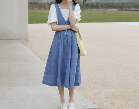 xs的，全新，背带裙吊牌也没拆，人太胖了穿...