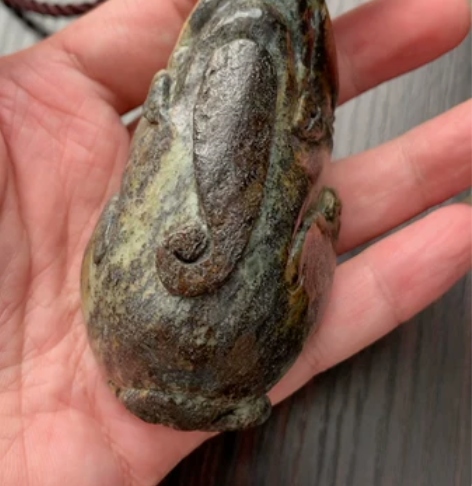 玉雕 河磨玉貔貅手把件，水草浆料，头尾、两...