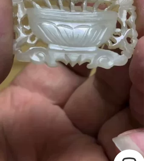 和田白玉花篮，玉质细腻白润 品相完美，镂空...