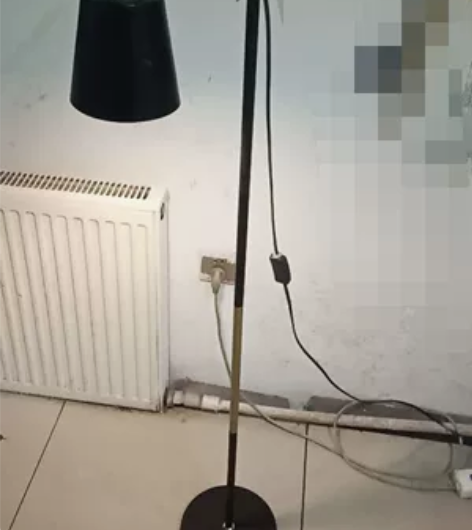 落地护眼灯，灯头可调方向 感兴趣的话点“我...