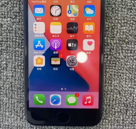 特惠苹果8  64G 成色好 价格合适 感...