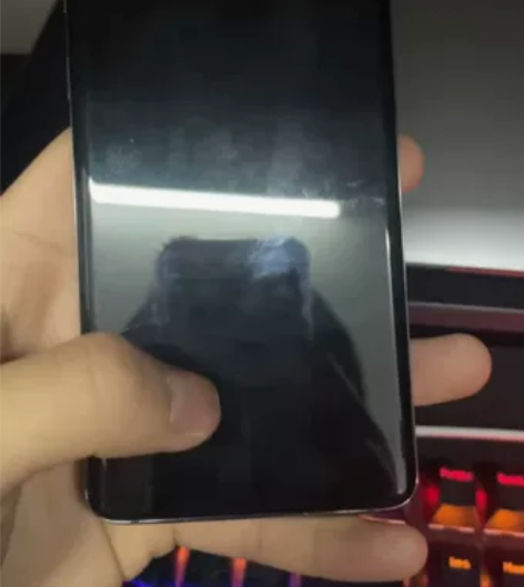 三星s10，裸机一个，没有手机壳和钢化膜，...