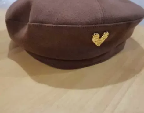 帽子  爱心贝雷帽 感兴趣的话点“我想要”...