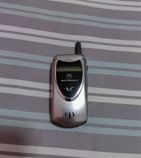 摩托罗拉v60 成色非常新,完美使用移动卡...