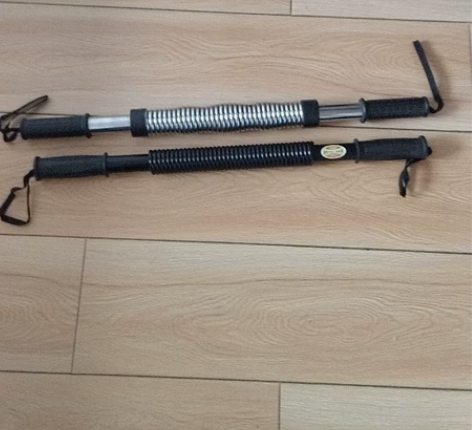 臂力器十块钱一个，一个40公斤的和一个50...