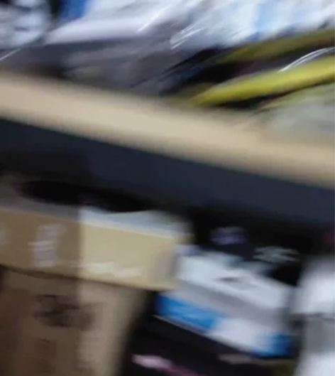 手机电脑配件店不开了，剩下很多货，键盘鼠标...