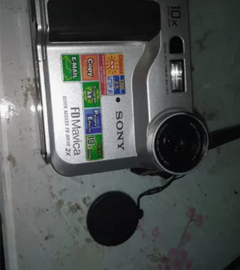 索尼数码相机，有收藏的吗，电池没电了，售后...