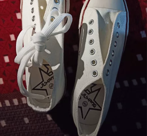 男女同款 百搭帆布鞋～ 全新 没穿过 喜欢...