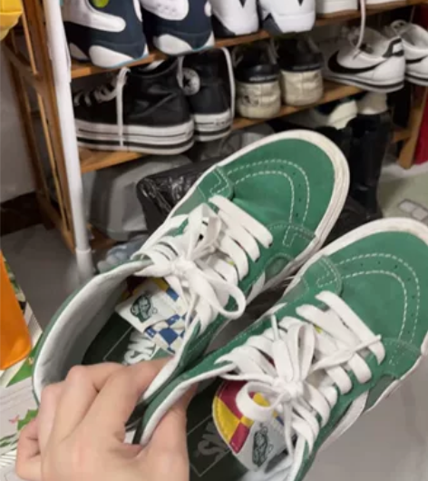 vans中帮帆布鞋,尺码37.5,鞋太多穿...