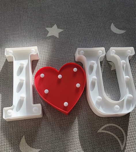 字母灯，爱心灯，表白灯。后备箱惊喜用了一次...