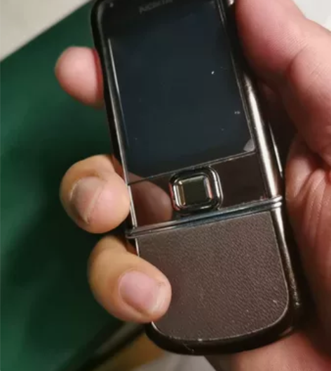 诺基亚滑盖手机，成色不错，收藏使用都可以 ...