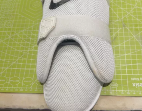 耐克打击护具一套 使用过两次胶标有掉渣白色...