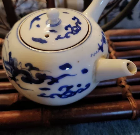 日本回流，青花手绘侧把急须。平安松山款，瑕...