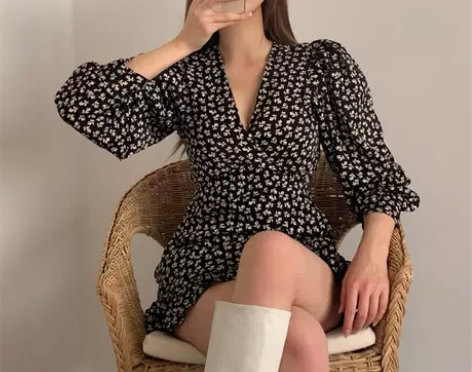 设计感小众法式复古V领碎花连衣裙女春季洋气...