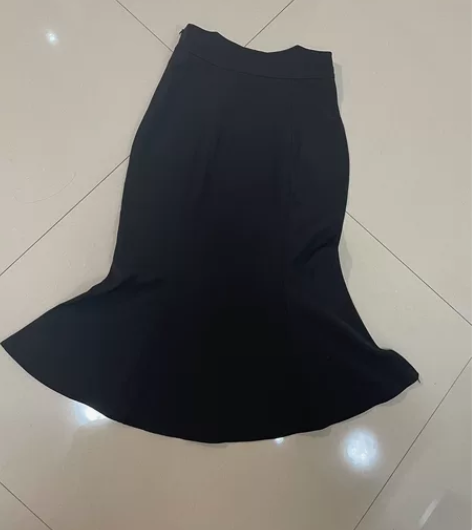 半身鱼尾裙、一次没穿、网上拍的、腰有点紧、...