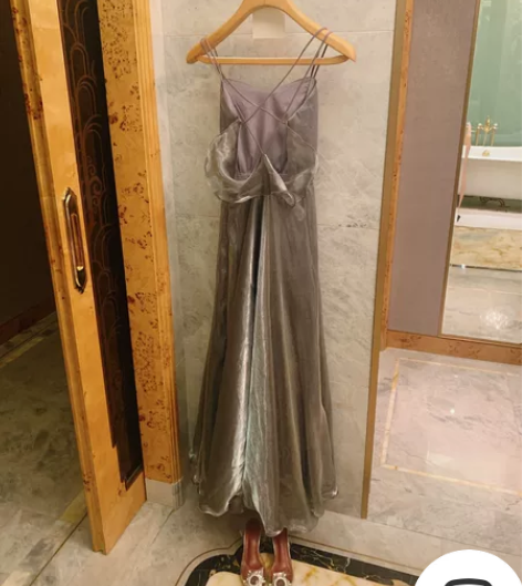 正品 全新高级银灰露背连衣裙小礼服海边度假...