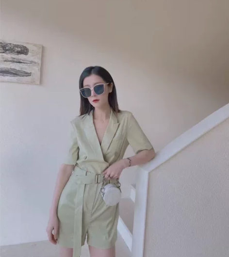 念 全新连体裤 不议价 感兴趣的话点“我想...