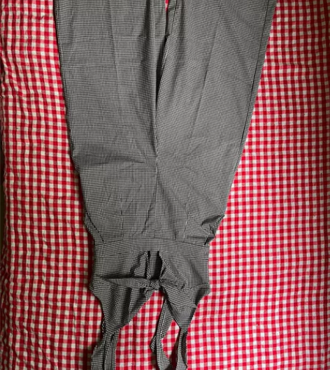 黑白格子连体裤，购于天虹专柜，质量非常好，...