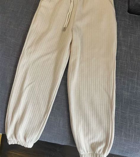 韩代灯芯绒休闲裤，不加绒，但是质量很好很厚...