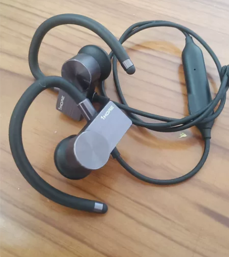 万魔蓝牙运动耳机 有布袋 有盒子