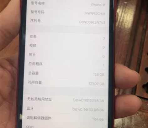 苹果11国行红色95新，手机使用很少，主要...
