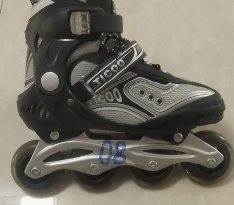 九层新 单排旱冰鞋 尺寸可调节 儿童尺寸...