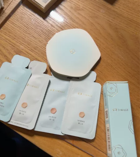 彩棠粉底液体小样+中样+遮瑕小样 感兴趣的...