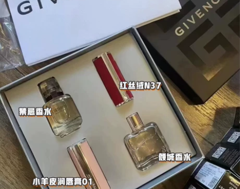 纪梵希迷你香水随行套盒 心无禁忌+倾城香水...