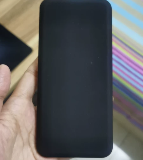 这是苹果无线充电宝，电小二牌的，公司发的，...