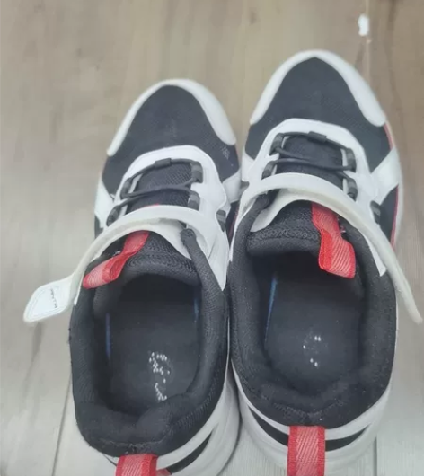 安踏，男大童38码 感兴趣的话点“我想要”...