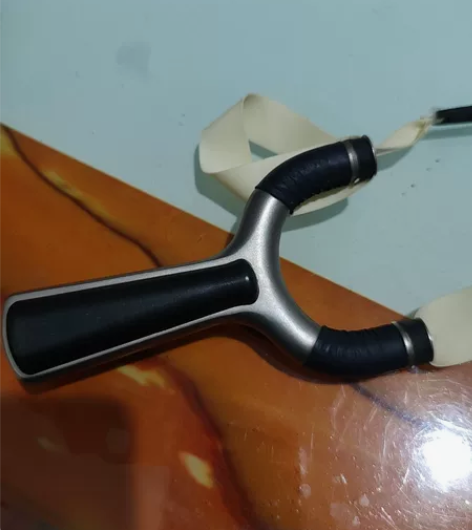 小虎弹弓接近100的那种，买了两个这个用不...