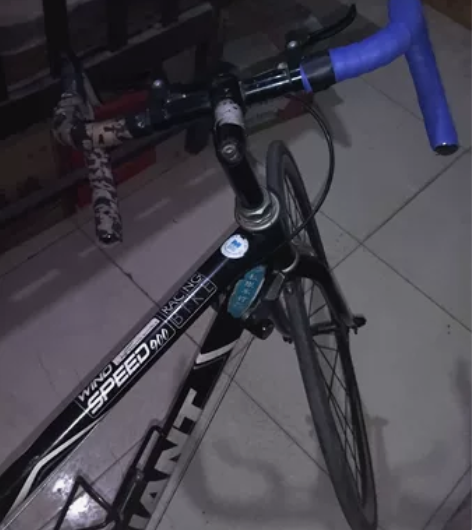 有好几年的捷安特公路自行车，有问题先看图自...