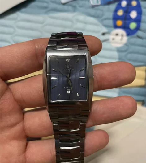 天王手表 买的时候5k多 带个小水钻 没电...