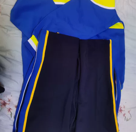 全新桂电中学校服两套175的码，有需要的朋...