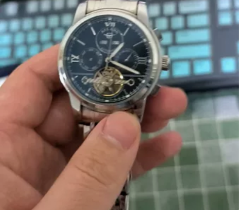 自用艾浪机械手表，在官方旗舰店上买的。机械...