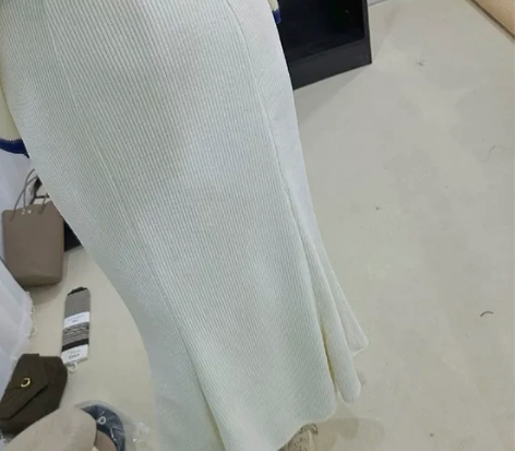 看起来很瘦的收腰鱼尾裙 白色M码（105～...