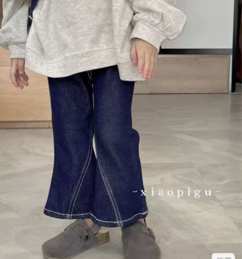 小屁股牛仔裤喇叭裤，100码两条，90码一...