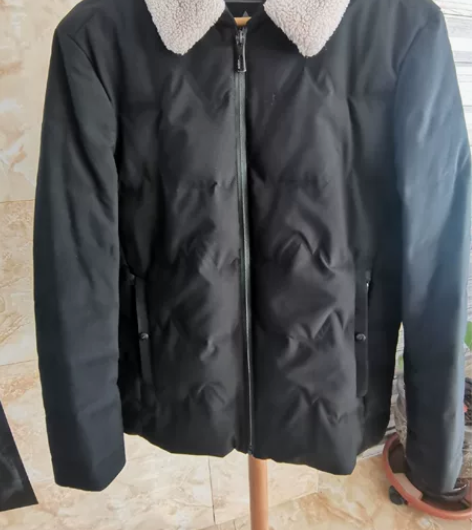 男士休闲版羽绒服,毛领衣服一体,几乎全新,...