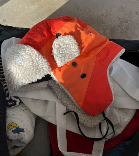 火狐狸雷锋帽很暖和的九成新 买了就没机会戴...