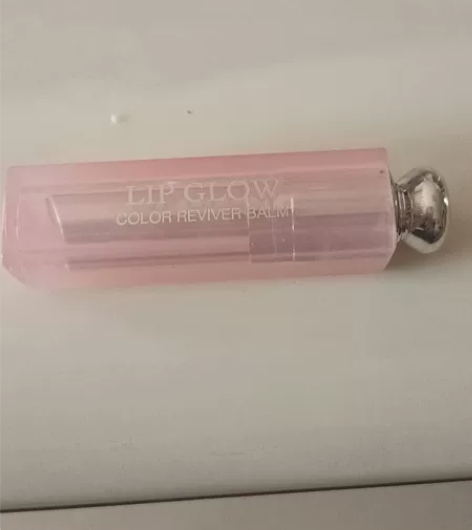 迪奥润唇膏,用过两三次,便宜出售~ 感兴趣...