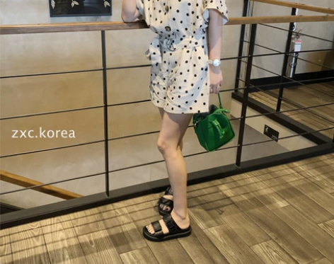 猪小虫韩国进口女装 19夏季新品气质圆点显...