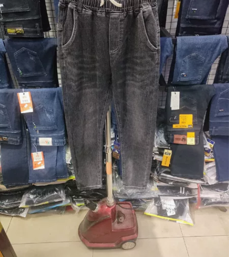 男士29码春秋款修身版松紧牛仔裤，全新带吊...