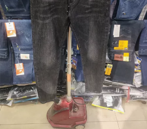 男士30码春秋款修身版松紧拉链牛仔裤，全新...